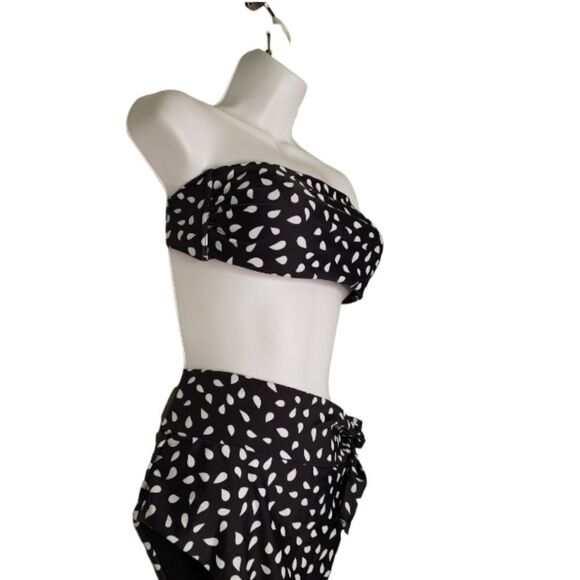 Bikini - Picture 1 of 4